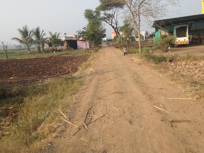 Disturbance of the road due to the hinges and the warning of the villagers | हिंगणवेढे रस्त्याच्या दुरवस्थेमुळे ग्रामस्थांचा आंदोलनाचा इशारा Disturbance of the road due to the hinges and the warning of the villagers | हिंगणवेढे रस्त्याच्या दुरवस्थेमुळे ग्रामस्थांचा आंदोलनाचा इशारा