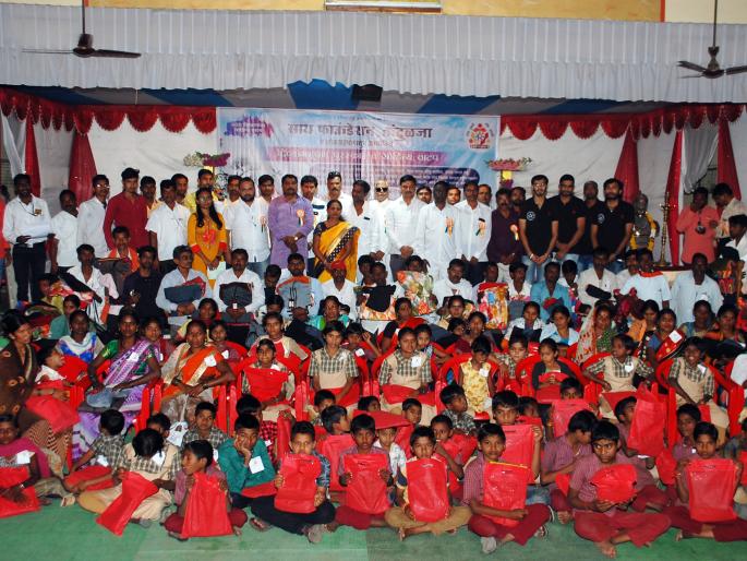  Distribute free literature to 200 angels | २०० दिव्यांगांना मोफत साहित्य वाटप