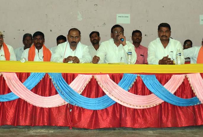 Dandi is the second time in the scarcity meeting | टंचाईच्या बैठकीला दुसऱ्यांदाही दांडीच Dandi is the second time in the scarcity meeting | टंचाईच्या बैठकीला दुसऱ्यांदाही दांडीच