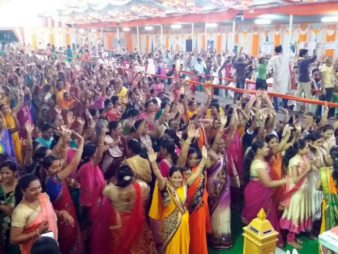 Big crowd of devotees to the Panchkalyanak Mahotsav | पंचकल्याणक महोत्सवाला भाविकांची मोठी गर्दी Big crowd of devotees to the Panchkalyanak Mahotsav | पंचकल्याणक महोत्सवाला भाविकांची मोठी गर्दी