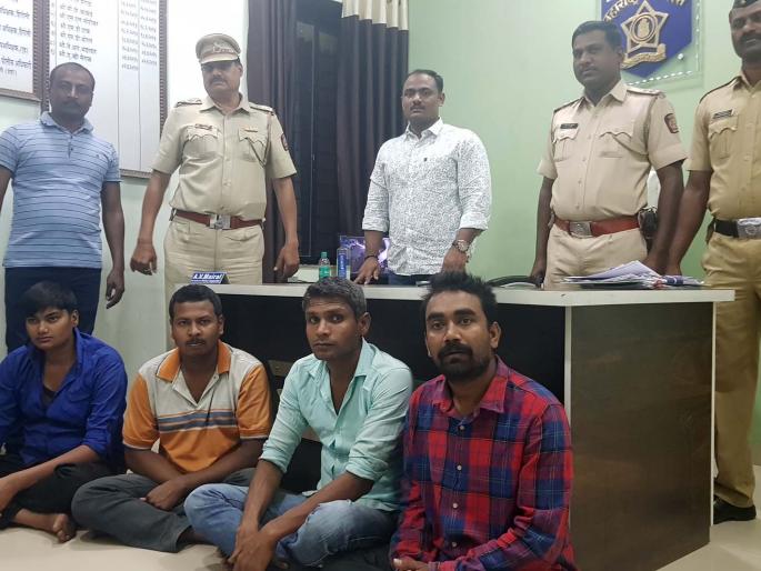 Hingoli ATM robbed of gangs cheating | हिंगोलीत एटीएमद्वारे फसवणूक करणारी टोळी जेरबंद  Hingoli ATM robbed of gangs cheating | हिंगोलीत एटीएमद्वारे फसवणूक करणारी टोळी जेरबंद