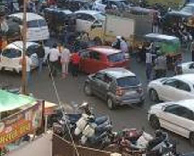 Traffic jam in Indiranagar due to military school entrance test | सैनिकी शाळा प्रवेश परीक्षेमुळे इंदिरानगरला वाहतूक कोंडी Traffic jam in Indiranagar due to military school entrance test | सैनिकी शाळा प्रवेश परीक्षेमुळे इंदिरानगरला वाहतूक कोंडी