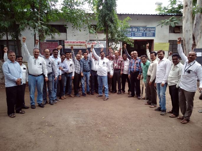 ITI Director's demonstrations in Nashik | नाशिकमध्ये आयटीआय निदेशकांचे निदर्शने