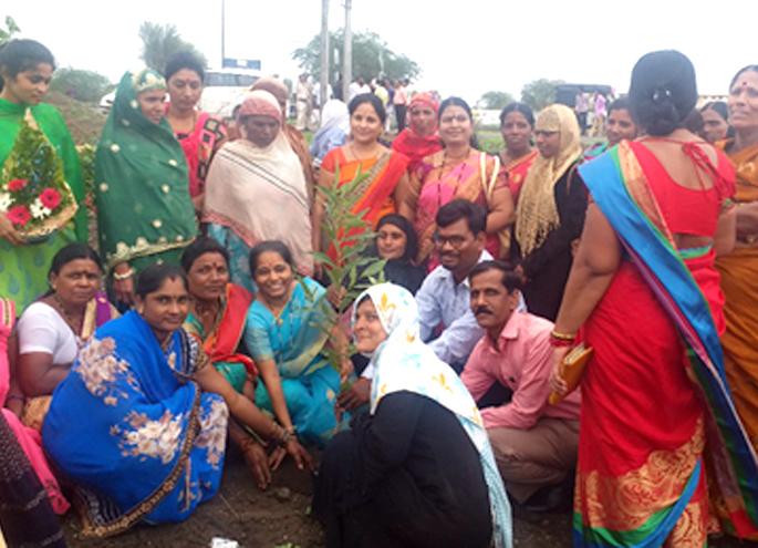 We will develop women through Navtejswini scheme- Thackeray | नवतेजस्विनी योजनेच्या माध्यमातून महिलांचा विकास करणार-ठाकरे We will develop women through Navtejswini scheme- Thackeray | नवतेजस्विनी योजनेच्या माध्यमातून महिलांचा विकास करणार-ठाकरे