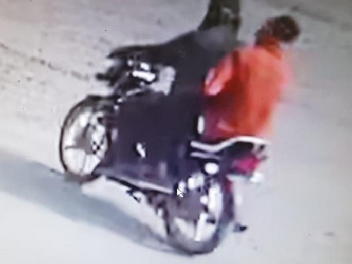 3 lakhs robbery in Jalna | पतसंस्था कर्मचाऱ्यांना मारहाण करून तीन लाख लांबविले
