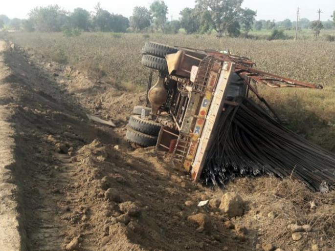 A series of accidents continue on the Vadigodri - Jalna route | वडीगोद्री- जालना मार्गावर अपघातांची मालिका सुरूच A series of accidents continue on the Vadigodri - Jalna route | वडीगोद्री- जालना मार्गावर अपघातांची मालिका सुरूच