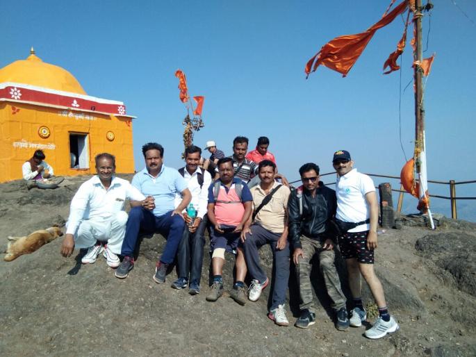Kalsubai Shikhar Sir from Uttar Pradesh's Durgaprimi | उत्तर कोरेगाव तालुक्यातील दुर्गप्रेमींकडून कळसूबाई शिखर सर Kalsubai Shikhar Sir from Uttar Pradesh's Durgaprimi | उत्तर कोरेगाव तालुक्यातील दुर्गप्रेमींकडून कळसूबाई शिखर सर