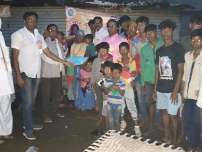 In Yeola, a garment, a fountain of value | येवल्यात एक वस्त्र, एक करंजी मोलाची उपक्रम In Yeola, a garment, a fountain of value | येवल्यात एक वस्त्र, एक करंजी मोलाची उपक्रम