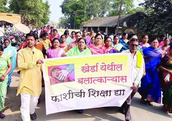 woman murder case: Protests march in Jalgaon Jamod | दिव्यांग महिला खून प्रकरण: जळगाव जामोदमध्ये निषेध मोर्चा woman murder case: Protests march in Jalgaon Jamod | दिव्यांग महिला खून प्रकरण: जळगाव जामोदमध्ये निषेध मोर्चा
