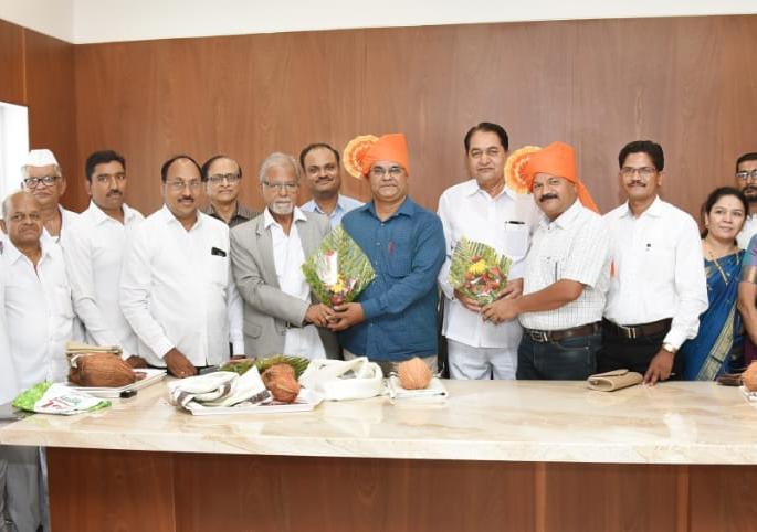 Nimba Kothavade Rajendra Amrutkar elected unopposed as the Chairman of Kamako Bank | कमको बॅँक अध्यक्षपदी निंबा कोठावदे राजेंद्र अमृतकार उपाध्यक्षपदी बिनविरोध Nimba Kothavade Rajendra Amrutkar elected unopposed as the Chairman of Kamako Bank | कमको बॅँक अध्यक्षपदी निंबा कोठावदे राजेंद्र अमृतकार उपाध्यक्षपदी बिनविरोध