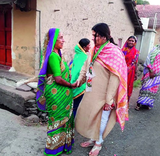 Nandini Babhalkar's 'Village to Village' Contact in Chandigarh! | चंदगडमध्ये नंदिनी बाभूळकर यांचा ‘गाव टू गाव’ संपर्कदौरा!