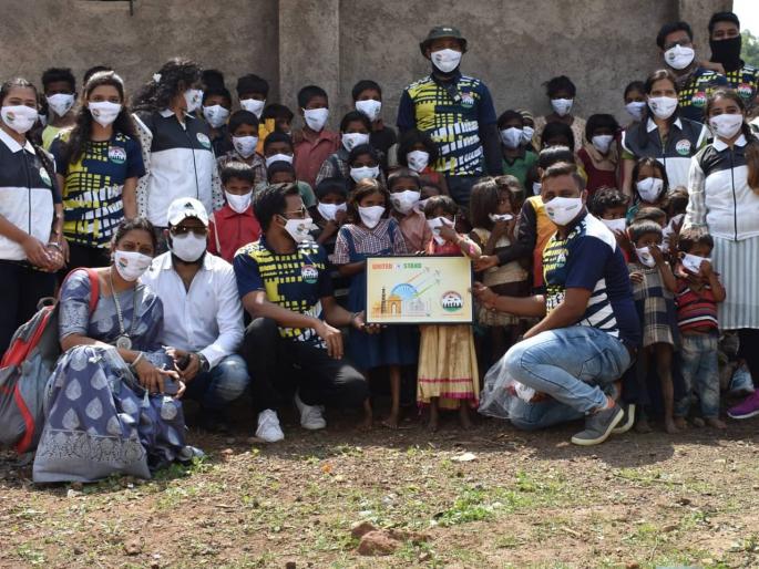 Distribution of groceries to tribal families | आदिवासी कुटुंबांना किराणावाटप Distribution of groceries to tribal families | आदिवासी कुटुंबांना किराणावाटप