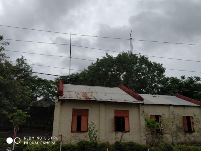 MSEDCL was hit hardest by the cyclone | Tauktae Cyclone Sindhudurg : वादळाचा सर्वात जास्त फटका महावितरणला MSEDCL was hit hardest by the cyclone | Tauktae Cyclone Sindhudurg : वादळाचा सर्वात जास्त फटका महावितरणला