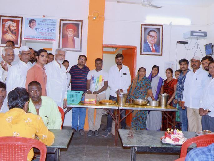 Agriculture Minister visits Shiv Bhoj Kendra | कृषीमंत्र्यांकडून शिवभोजन केंद्राची पाहणी Agriculture Minister visits Shiv Bhoj Kendra | कृषीमंत्र्यांकडून शिवभोजन केंद्राची पाहणी