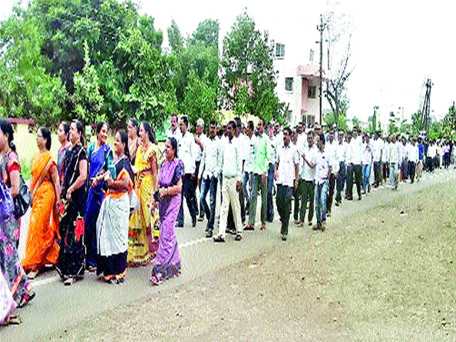Malegaon teacher, teachers' front | मालेगावला शिक्षक,शिक्षकेतरांचा मोर्चा Malegaon teacher, teachers' front | मालेगावला शिक्षक,शिक्षकेतरांचा मोर्चा