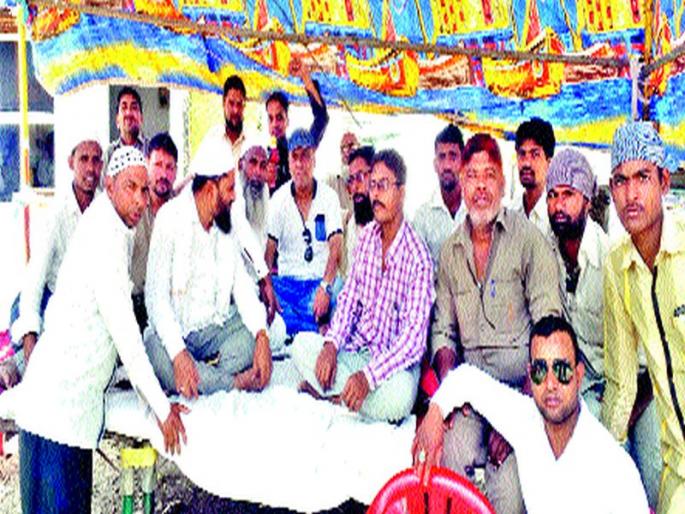 The dam to the Congress against the power distribution company | वीज वितरण कंपनी विरोधात काँग्रेसचे धरणे The dam to the Congress against the power distribution company | वीज वितरण कंपनी विरोधात काँग्रेसचे धरणे