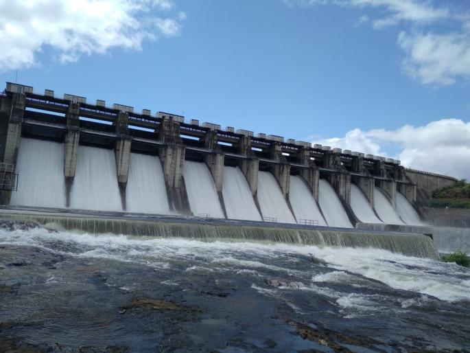 Increased radiance from the radish dam; Water inflow from Parner area | मुळा धरणातून विसर्ग वाढविला; पारनेर भागातून पाण्याची आवक