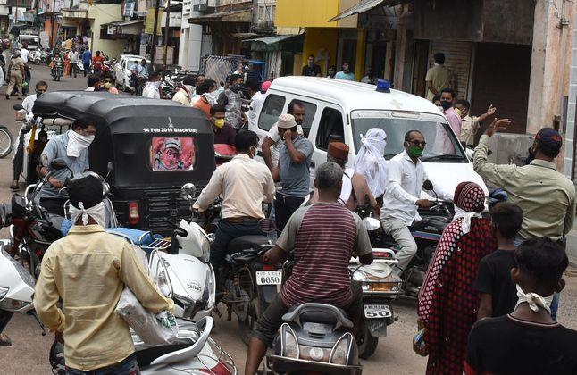 One dies after falling into Ahilya Devi well | नंदुरबारातील अहिल्यादेवी विहिरीत पडून एकाचा मृत्यू One dies after falling into Ahilya Devi well | नंदुरबारातील अहिल्यादेवी विहिरीत पडून एकाचा मृत्यू