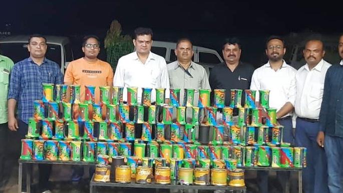 Prevented smuggling of nylon cats | चोरट्या मार्गाने होणारी नायलॉन मांजाची वाहतूक रोखली Prevented smuggling of nylon cats | चोरट्या मार्गाने होणारी नायलॉन मांजाची वाहतूक रोखली