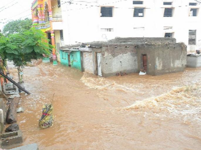 Rainfall in 4 talukas of Khandesh | खान्देशातील १४ तालुक्यांमध्ये अतिवृष्टी Rainfall in 4 talukas of Khandesh | खान्देशातील १४ तालुक्यांमध्ये अतिवृष्टी