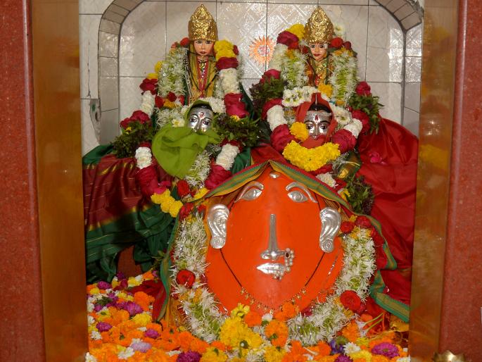 The next day the devotees of Mandi | दुसऱ्या दिवशी भाविकांची मांदियाळी The next day the devotees of Mandi | दुसऱ्या दिवशी भाविकांची मांदियाळी