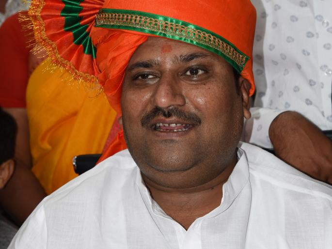 A quarter of a crore each to all the corporators of the corporation for ward development | महापालिकेच्या सर्व नगरसेवकांना प्रभाग विकासासाठी प्रत्येकी सव्वा कोटी A quarter of a crore each to all the corporators of the corporation for ward development | महापालिकेच्या सर्व नगरसेवकांना प्रभाग विकासासाठी प्रत्येकी सव्वा कोटी