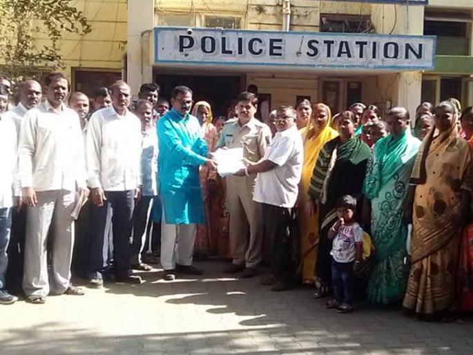 Issue of encroachment on government land | शासनाच्या जागेवरील अतिक्रमणाचा वाद Issue of encroachment on government land | शासनाच्या जागेवरील अतिक्रमणाचा वाद