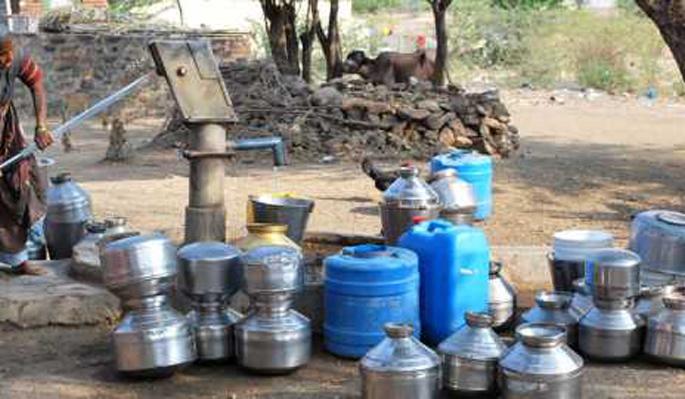 Parbhani: Five crore funds for scarcity work | परभणी : टंचाईच्या कामांसाठी सव्वा कोटींचा निधी Parbhani: Five crore funds for scarcity work | परभणी : टंचाईच्या कामांसाठी सव्वा कोटींचा निधी