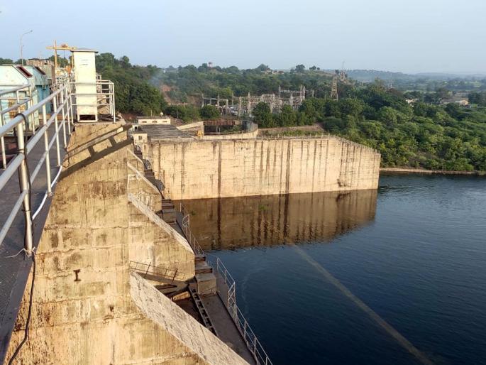 Parbhani: Generates electricity of 3 lakhs in 3 days | परभणी : ४ दिवसांत १६ लाखांची वीज निर्मिती Parbhani: Generates electricity of 3 lakhs in 3 days | परभणी : ४ दिवसांत १६ लाखांची वीज निर्मिती