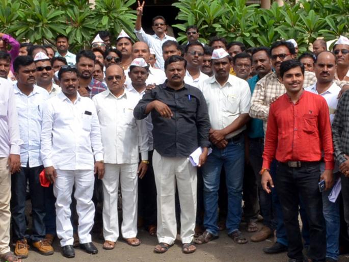 Parbhani: Employee becomes aggressive for old pension scheme | परभणी: जुन्या पेन्शन योजनेसाठी कर्मचारी झाले आक्रमक Parbhani: Employee becomes aggressive for old pension scheme | परभणी: जुन्या पेन्शन योजनेसाठी कर्मचारी झाले आक्रमक