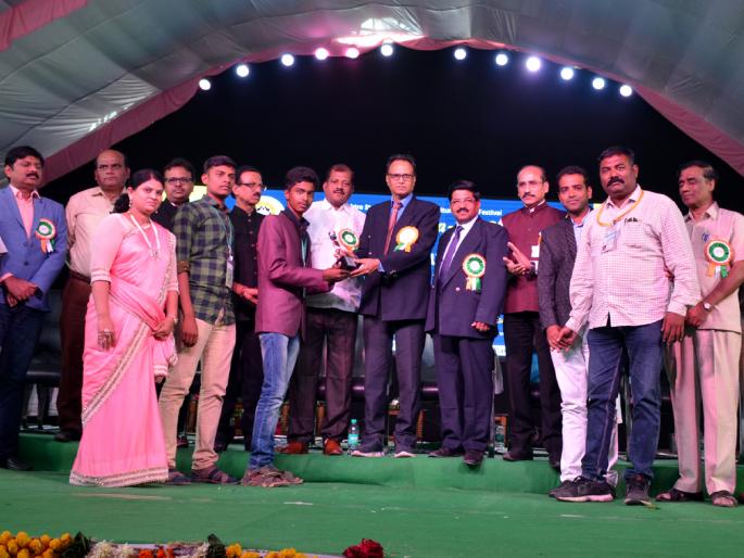 Bombay, Kolhapur domination | मुंबई, कोल्हापूरचे वर्चस्व Bombay, Kolhapur domination | मुंबई, कोल्हापूरचे वर्चस्व