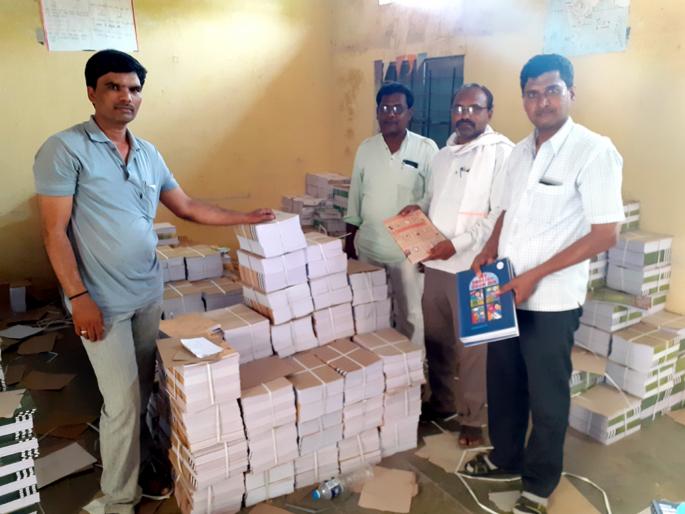 Parbhani: 14 lakhs of textbooks are available | परभणी :१४ लाख पाठ्यपुस्तकांचा साठा उपलब्ध Parbhani: 14 lakhs of textbooks are available | परभणी :१४ लाख पाठ्यपुस्तकांचा साठा उपलब्ध