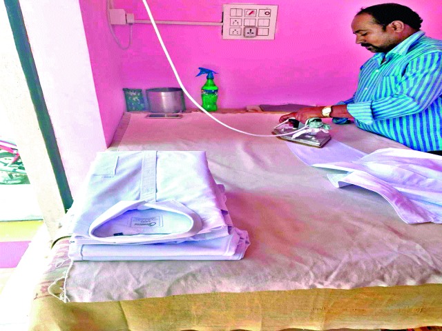 Disruption of the business community | परिट समाजाच्या व्यवसायाची विस्कटली घडी! Disruption of the business community | परिट समाजाच्या व्यवसायाची विस्कटली घडी!