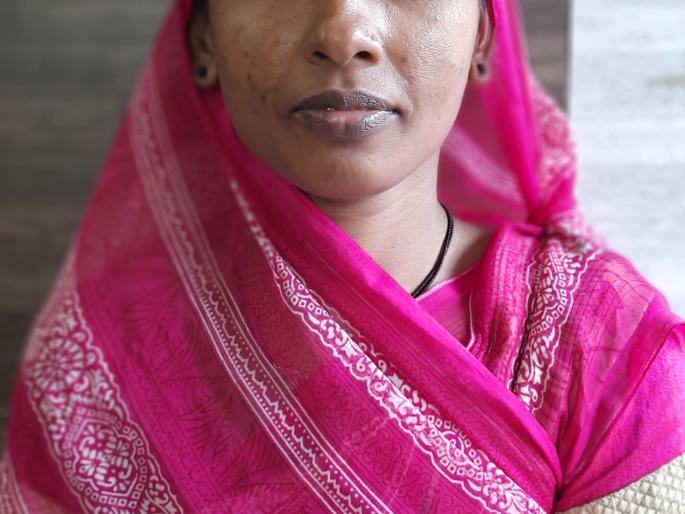 Mother's Day Special - Want to raise children by teaching them | मातृ दिन विशेष- मुुलांना शिकवून मोठे करायचं-मुक्या व बहिऱ्या उषाबाईला आशा Mother's Day Special - Want to raise children by teaching them | मातृ दिन विशेष- मुुलांना शिकवून मोठे करायचं-मुक्या व बहिऱ्या उषाबाईला आशा