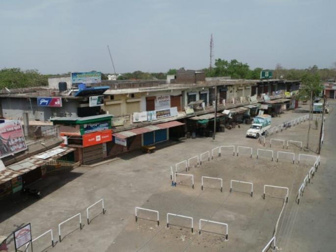 Dharangaon closed on second day of 'Janata Curfew' | धरणगावला ‘जनता कर्फ्यू’च्या दुसऱ्या दिवशी कडकडीत बंद Dharangaon closed on second day of 'Janata Curfew' | धरणगावला ‘जनता कर्फ्यू’च्या दुसऱ्या दिवशी कडकडीत बंद