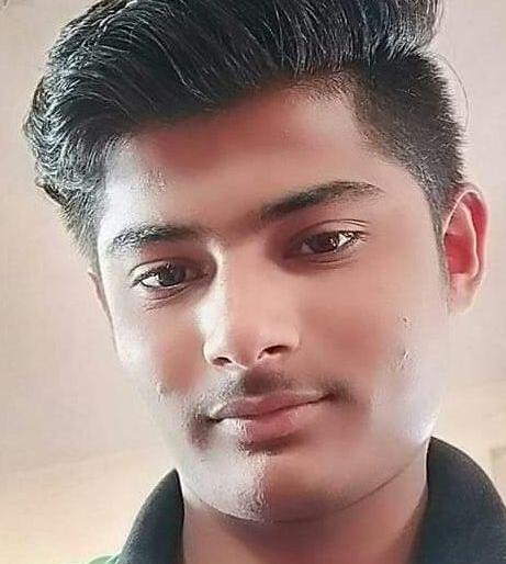 Two youths killed in a rickshaw passing by near Amalner | अमळनेरजवळ अन्नदानासाठी जाणारी रिक्षा उलटून दोन तरुण ठार Two youths killed in a rickshaw passing by near Amalner | अमळनेरजवळ अन्नदानासाठी जाणारी रिक्षा उलटून दोन तरुण ठार