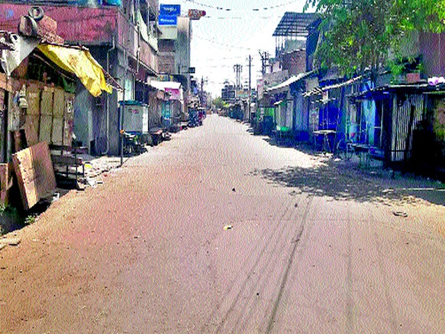 Seal the boundaries of many villages | अनेक गावांच्या सीमा सील Seal the boundaries of many villages | अनेक गावांच्या सीमा सील