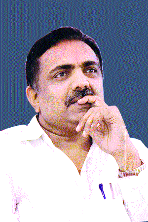 Jayant Patil's self-consciousness in front of Chakravyuh ... | जयंत पाटील यांच्यापुढे स्वकीयांचाच चक्रव्यूह...