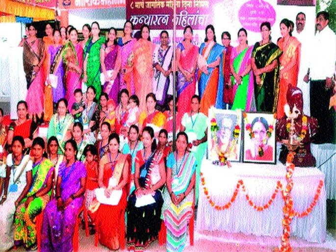 Sarpotdar needed for prevention of female feticide: In honor of women in Viral 25 | स्त्रीभ्रूणहत्या रोखणे काळाची गरज सरपोतदार : प्रभाग २५ मध्ये कन्यारत्न असलेल्या महिलांचा सन्मान