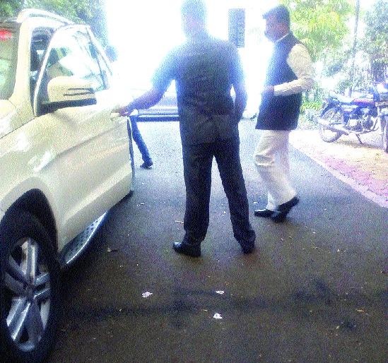 Guard Minister came to Karhad; But no one has seen ...; The tour just stayed on the meal | कऱ्हाडला पालकमंत्री आले; पण कोणी नाही पाहिले...; दौरा फक्त राहिला जेवणापुरता Guard Minister came to Karhad; But no one has seen ...; The tour just stayed on the meal | कऱ्हाडला पालकमंत्री आले; पण कोणी नाही पाहिले...; दौरा फक्त राहिला जेवणापुरता