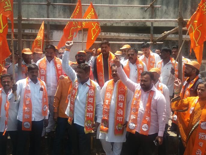 Satara: Shivsena's Front in Satara protesting the murder of Shiv Sainiks in the city | सातारा : नगरमधील शिवसैनिकांच्या हत्येच्या निषेधार्थ साताऱ्यात शिवसेनेचा मोर्चा