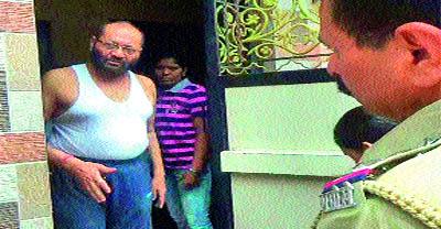 Bhadrakali police foreseen investigations of corporator Shelar | भद्रकाली पोलिसांकडून नगरसेवक शेलारांच्या चौकशीचा फार्स Bhadrakali police foreseen investigations of corporator Shelar | भद्रकाली पोलिसांकडून नगरसेवक शेलारांच्या चौकशीचा फार्स