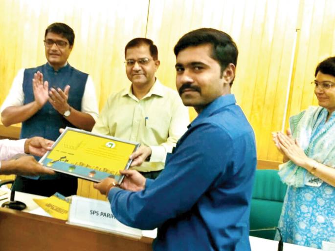 Sindhudurg: Vengurle City Council in solid waste management in the country first | सिंधुदुर्ग : घनकचरा व्यवस्थापनात वेंगुर्ले नगर परिषद देशात प्रथम Sindhudurg: Vengurle City Council in solid waste management in the country first | सिंधुदुर्ग : घनकचरा व्यवस्थापनात वेंगुर्ले नगर परिषद देशात प्रथम