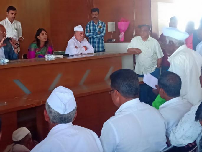 Receive farmers' complaints for compensation! | नुकसान भरपाईसाठी शेतकऱ्यांनी वाचला तक्रारींचा पाढा ! Receive farmers' complaints for compensation! | नुकसान भरपाईसाठी शेतकऱ्यांनी वाचला तक्रारींचा पाढा !