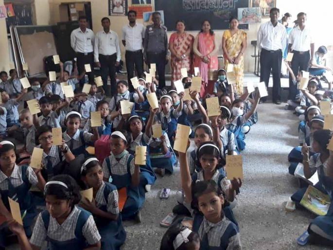 Students lost their missing letter! | मामाचे हरवलेले पत्र विद्यार्थ्यांना सापडले ! Students lost their missing letter! | मामाचे हरवलेले पत्र विद्यार्थ्यांना सापडले !