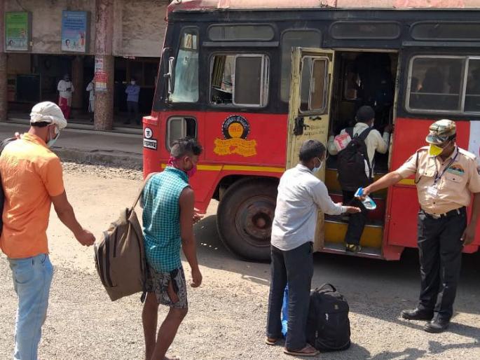 More than 5 lakh citizens travel through Lalpari during lockdown | लॉकडाऊन काळात लालपरीमार्फत ५ लाखांहून अधिक नागरिकांचा प्रवास More than 5 lakh citizens travel through Lalpari during lockdown | लॉकडाऊन काळात लालपरीमार्फत ५ लाखांहून अधिक नागरिकांचा प्रवास