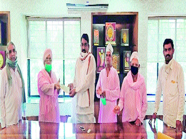 Thousands of help from Dutt Temple Institute | दत्त मंदिर संस्थानतर्फे एकावन्न हजारांची मदत Thousands of help from Dutt Temple Institute | दत्त मंदिर संस्थानतर्फे एकावन्न हजारांची मदत