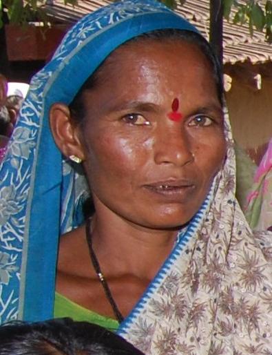 Woman dies after being electrocuted | अंगावर वीज पडून महिलेचा मृत्यू