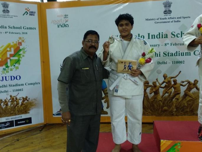 Apurva Patil's silver medal for the Games India contest | खेलो इंडिया स्पर्धेत ठाण्याच्या अपूर्वा पाटीलला रौप्यपदक Apurva Patil's silver medal for the Games India contest | खेलो इंडिया स्पर्धेत ठाण्याच्या अपूर्वा पाटीलला रौप्यपदक