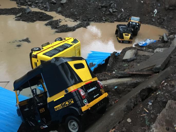 Three vehicles in 20 feet of potholes due to a road accident in Thane's Vartaknagar | ठाण्याच्या वर्तकनगरमध्ये रस्ता खचल्याने तीन वाहने २० फूट खड्डयात Three vehicles in 20 feet of potholes due to a road accident in Thane's Vartaknagar | ठाण्याच्या वर्तकनगरमध्ये रस्ता खचल्याने तीन वाहने २० फूट खड्डयात